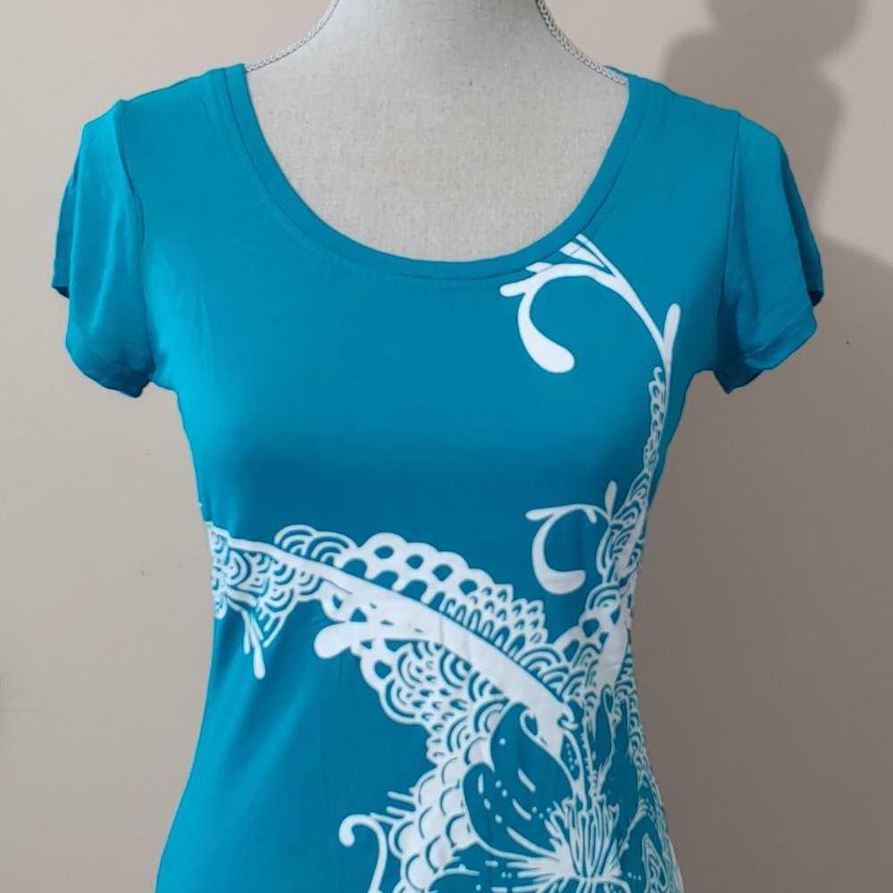 Schwiing Scoop Neck Floral Print Tee M NWOT